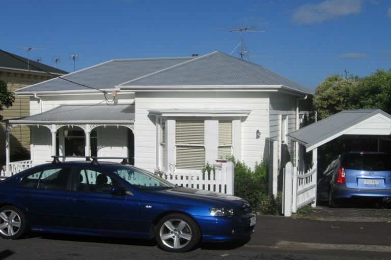 Photo of property in 2 St Aubyn Street, Devonport, Auckland, 0624