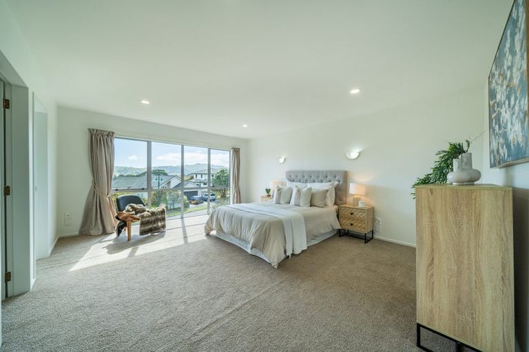 Photo of property in 12 Lanyon Place, Whitby, Porirua, 5024