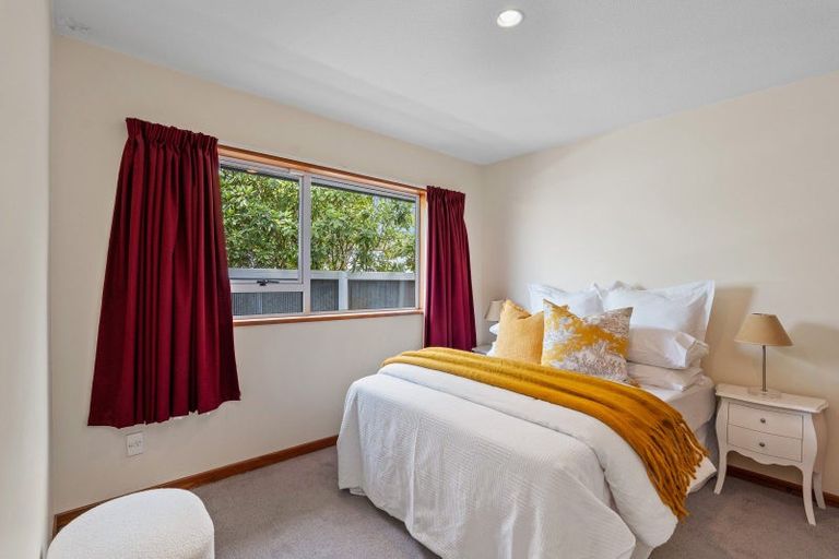 Photo of property in 2/19 Manor Place, Bryndwr, Christchurch, 8053