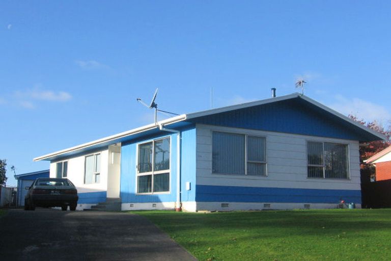 Photo of property in 14 Stillwater Place, Westbrook, Palmerston North, 4412
