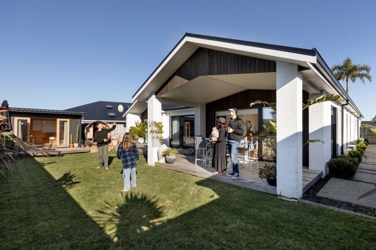 Photo of property in 37 Colpoma Close, Papamoa Beach, Papamoa, 3118