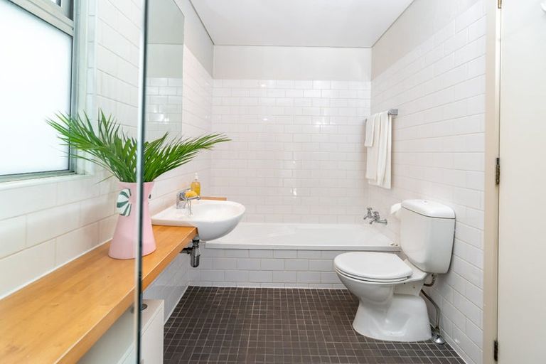 Photo of property in 51 Amesbury Drive, Churton Park, Wellington, 6037