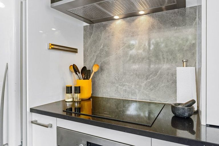 Photo of property in 1/56 Sunnynook Road, Sunnynook, Auckland, 0620