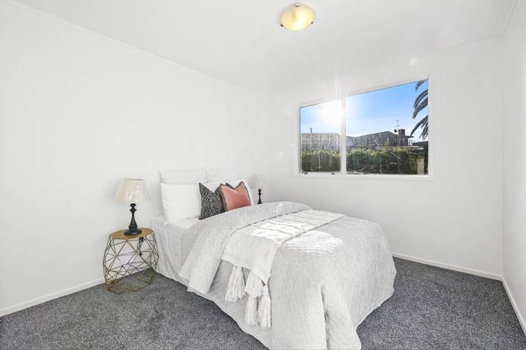 Photo of property in 10 La Trobe Street, Pakuranga Heights, Auckland, 2010