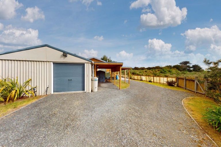 Photo of property in 2 Barclay Grove, Hokio Beach, Levin, 5571