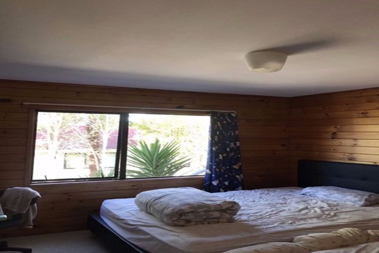 Photo of property in 12 Thalia Place, Totara Vale, Auckland, 0629