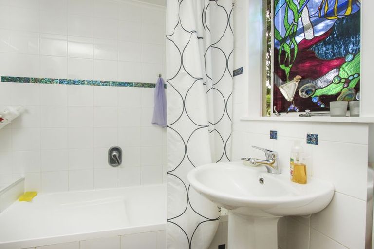 Photo of property in 27 Victory Road, Laingholm, Auckland, 0604