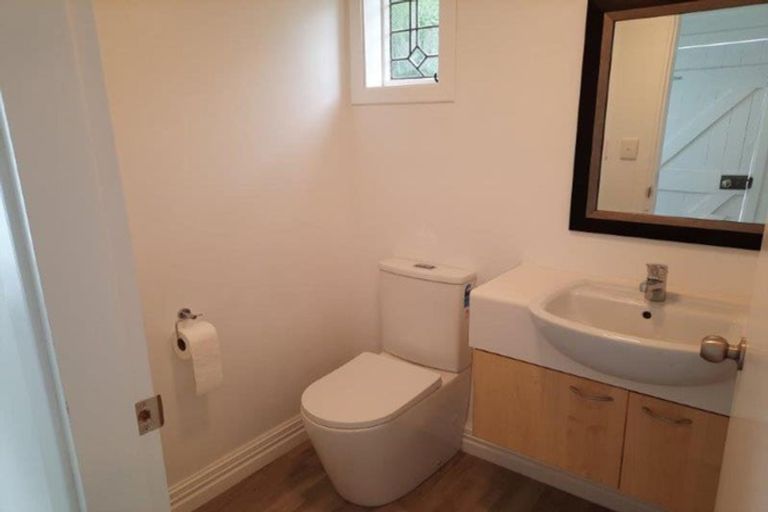 Photo of property in 56 Aikmans Road, Merivale, Christchurch, 8014