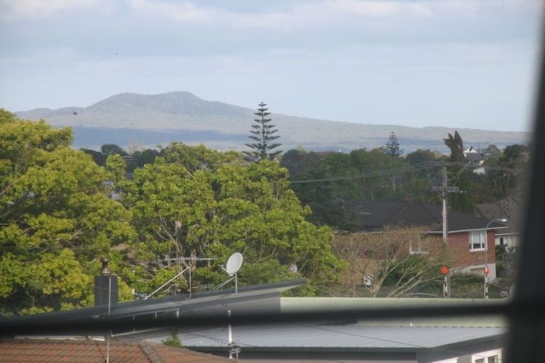 Photo of property in 75b Target Road, Totara Vale, Auckland, 0629