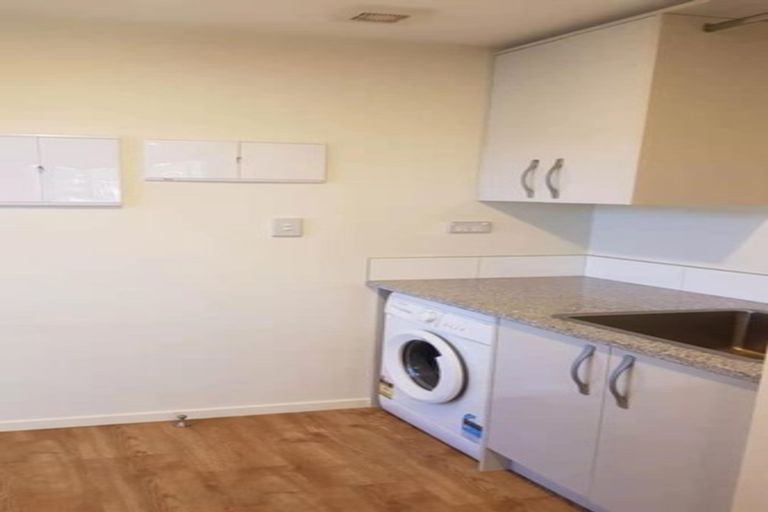 Photo of property in 13 Medina Place, Half Moon Bay, Auckland, 2012