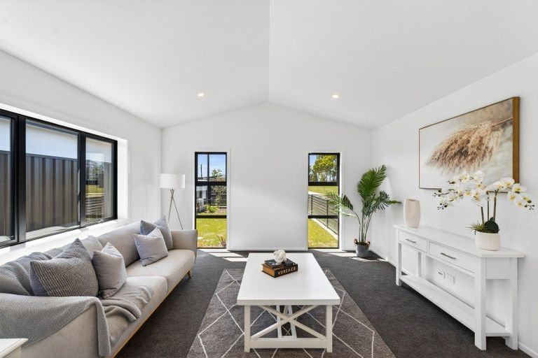 Photo of property in 14 Annie Aranui Drive, Poraiti, 4182