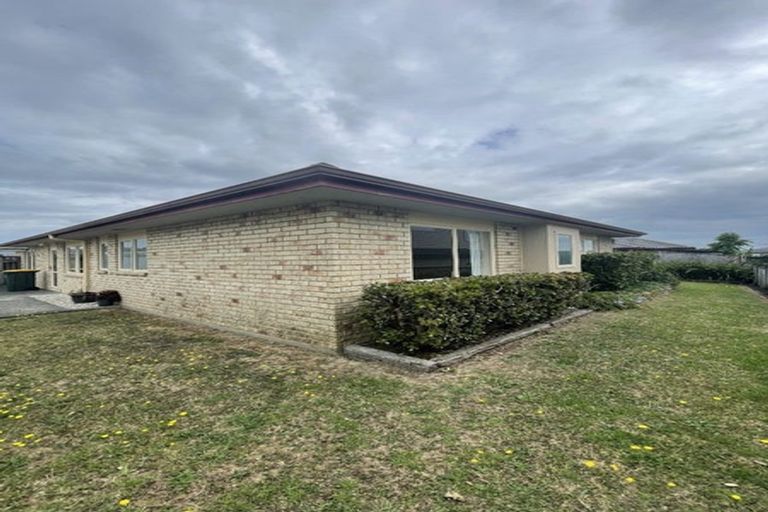 Photo of property in 37 Richfield Crescent, Westgate, Auckland, 0614