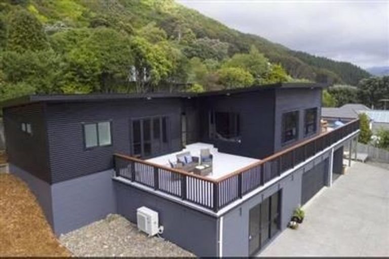 Photo of property in 45b Kakariki Grove, Waikanae, 5036
