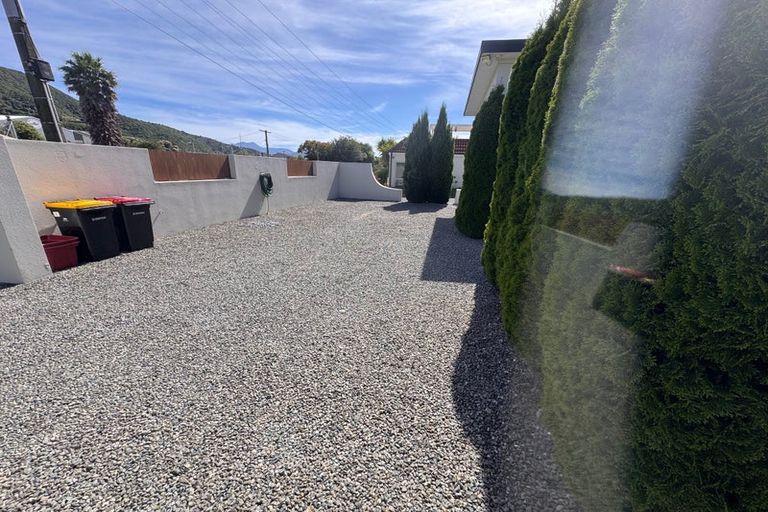 Photo of property in 29 Beach Road, Waikawa, Picton, 7220