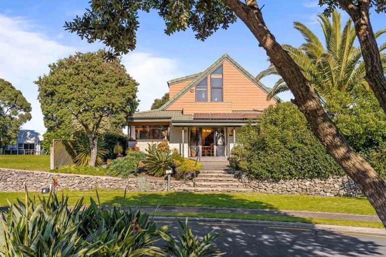 Photo of property in 17 Sunbrae Grove, Mount Maunganui, 3116