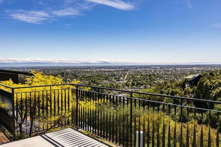 Photo of property in 16 Iles Lane, Cashmere, Christchurch, 8022