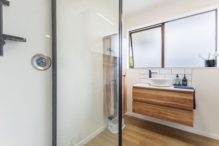 Photo of property in 34a Rewarewa Crescent, Waikanae, 5036