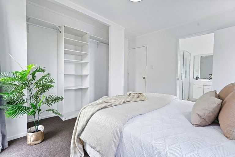 Photo of property in 1/307a Wairau Road, Totara Vale, Auckland, 0627