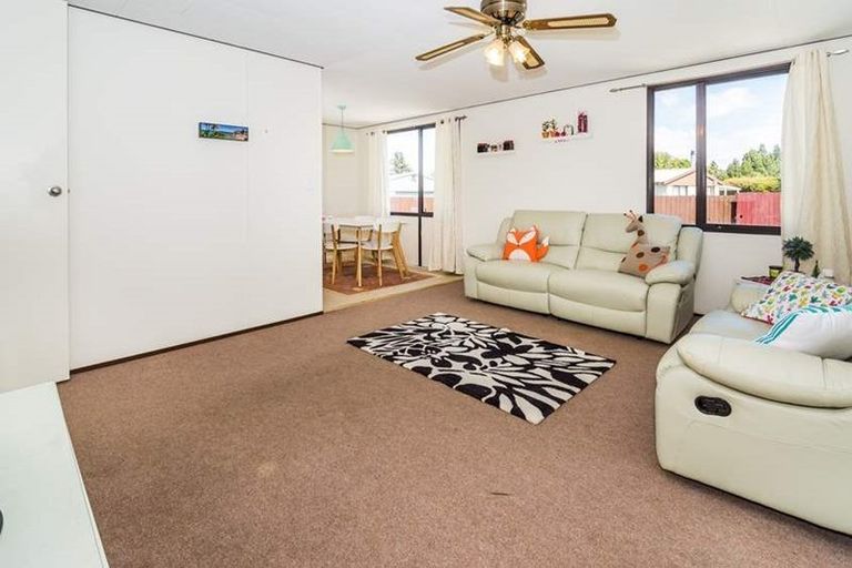 Photo of property in 17 Cameron Place, Ranui, Auckland, 0612