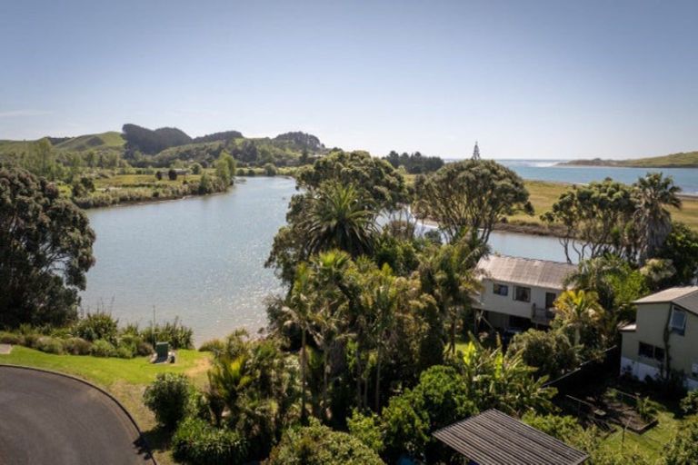 Photo of property in 33 Nihinihi Avenue, Raglan, 3225