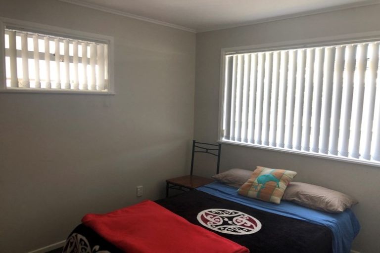 Photo of property in 17 Convair Crescent, Mangere, Auckland, 2022