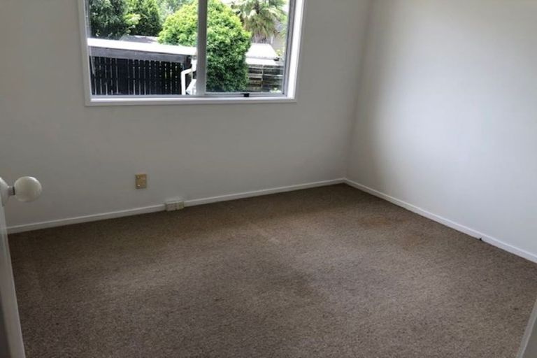 Photo of property in 12 Lipton Grove, Opaheke, Papakura, 2113