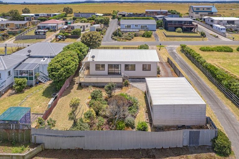 Photo of property in 13 Okiwa Terrace, Waiinu Beach, Whanganui, 4588