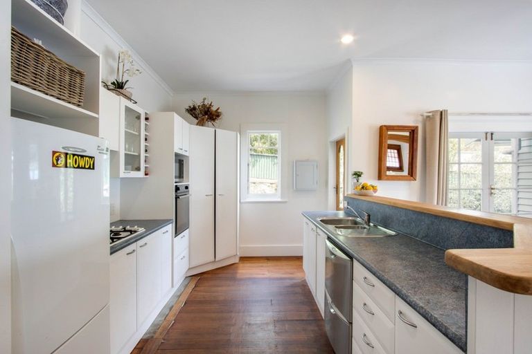 Photo of property in 18 Milton Terrace, Hospital Hill, Napier, 4110