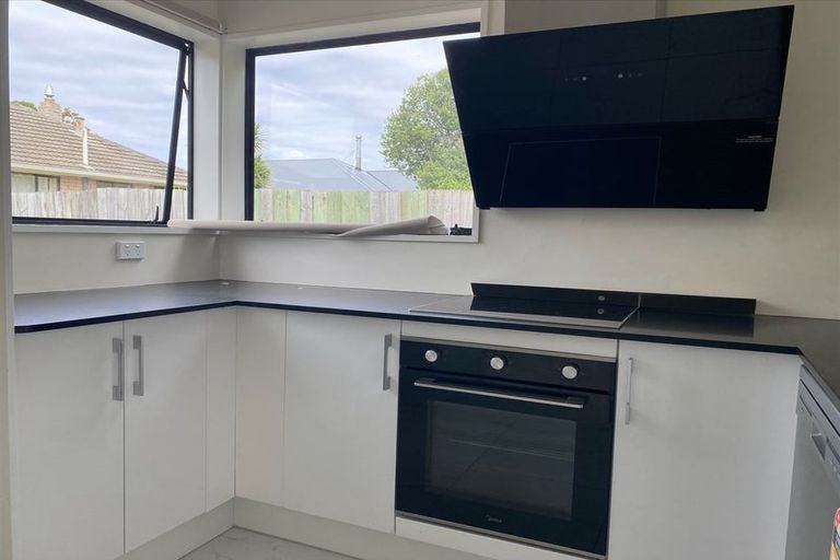 Photo of property in 2/4 Betwin Avenue, Sockburn, Christchurch, 8042