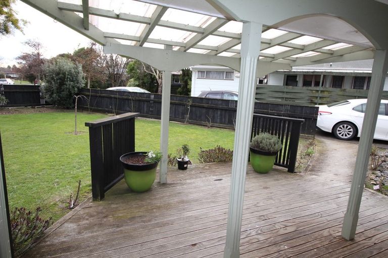 Photo of property in 27 Dunk Place, Milson, Palmerston North, 4414