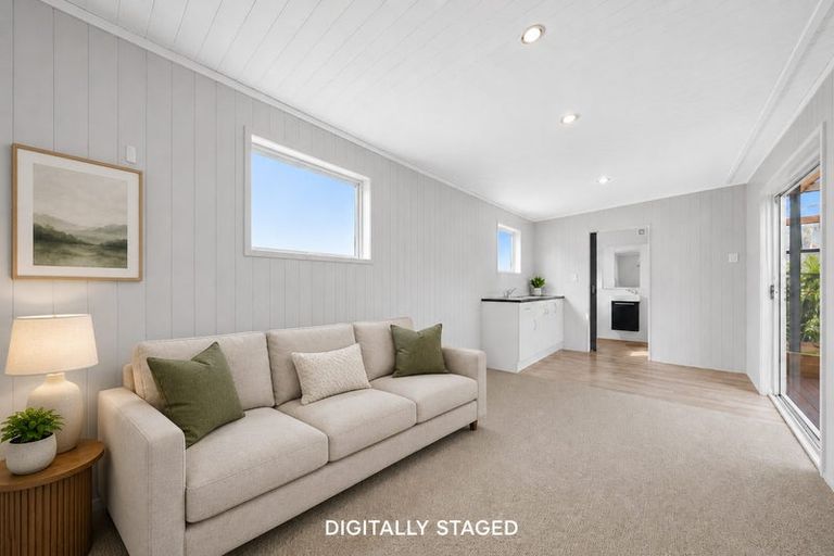 Photo of property in 56 Claverdon Drive, Massey, Auckland, 0614