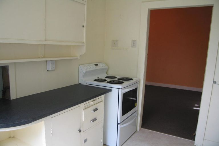 Photo of property in 90 Kelburn Parade, Kelburn, Wellington, 6012