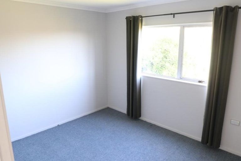 Photo of property in 1 Cromwell Place, Pukekohe, 2120