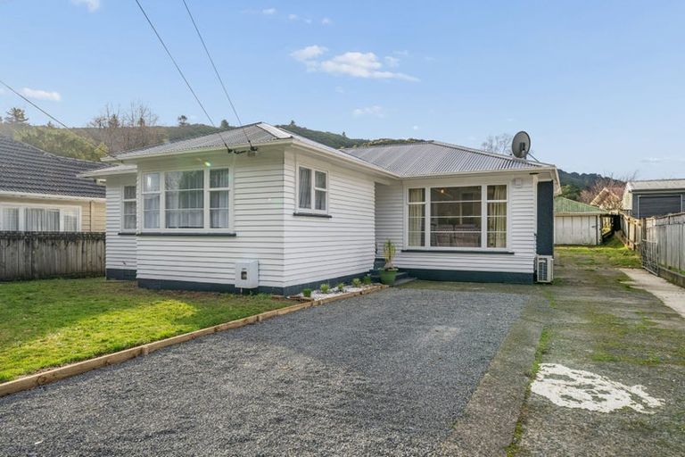 Photo of property in 95 Hine Road, Wainuiomata, Lower Hutt, 5014