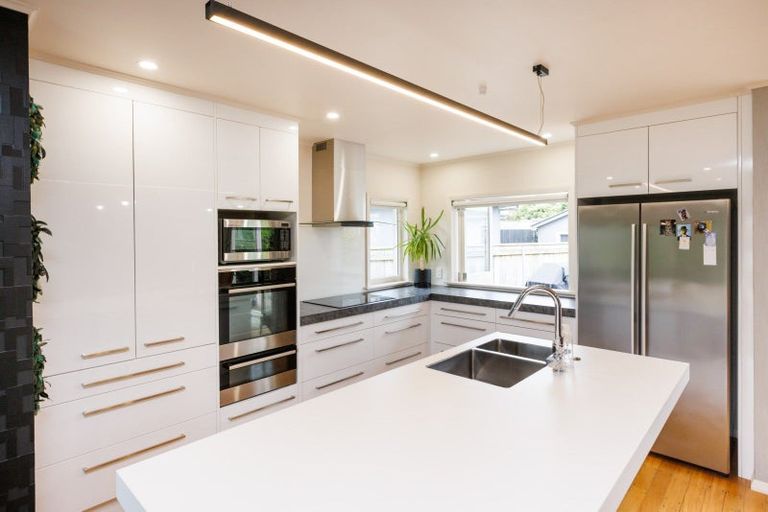 Photo of property in 2 Swansea Street, Hokowhitu, Palmerston North, 4410