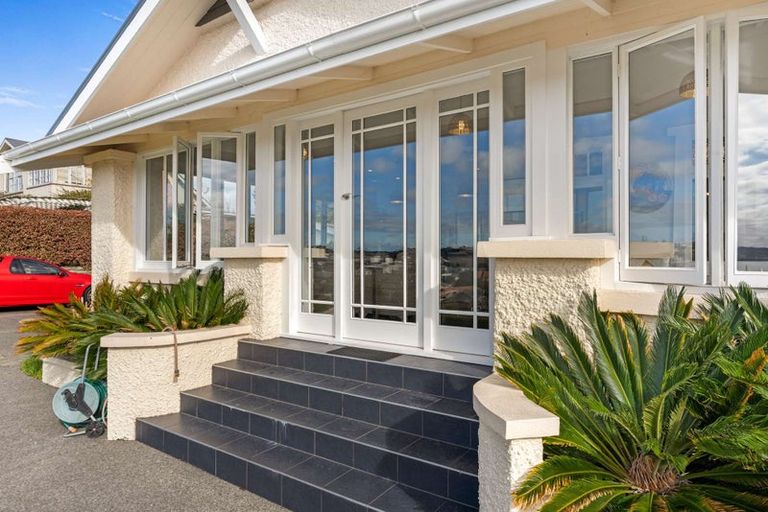 Photo of property in 44 College Street, College Estate, Whanganui, 4500