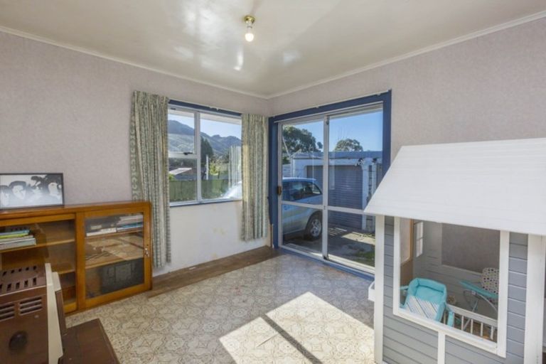 Photo of property in 92 Pine Avenue, Ebdentown, Upper Hutt, 5018