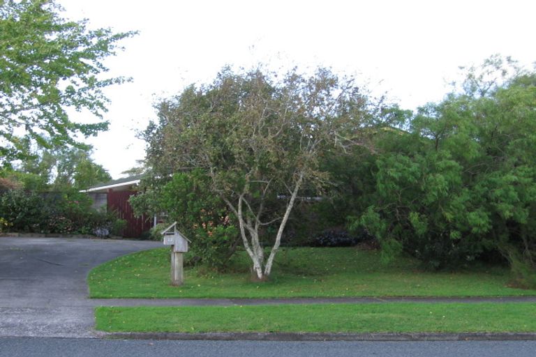Photo of property in 22 Whiteacres Drive, Sunnyhills, Auckland, 2010