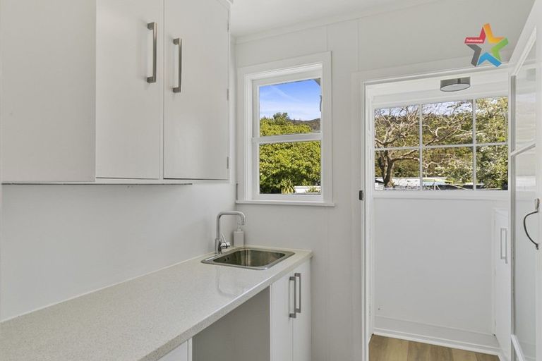 Photo of property in 15 Watkins Grove, Taita, Lower Hutt, 5011