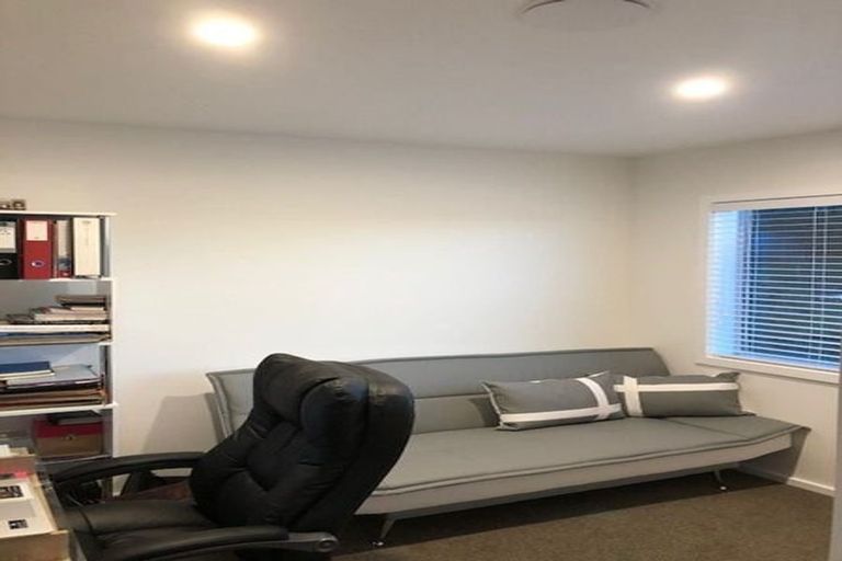 Photo of property in 104c Glanmire Road, Newlands, Wellington, 6037