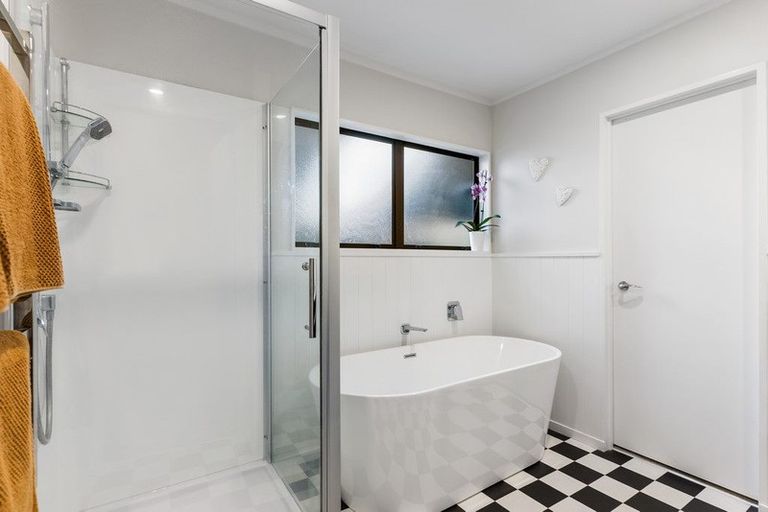 Photo of property in 30 Sandgate Avenue, Botany Downs, Auckland, 2010