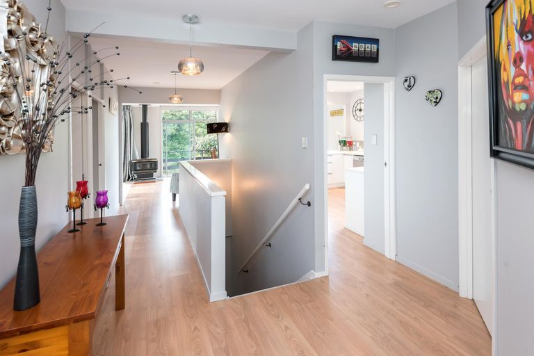 Photo of property in 11a Fenton Terrace, Cockle Bay, Auckland, 2014