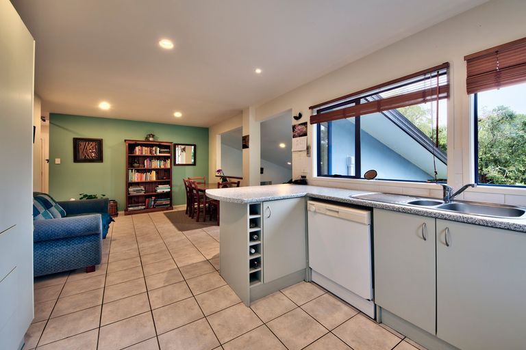 Photo of property in 35 Chamari Close, Titirangi, Auckland, 0604