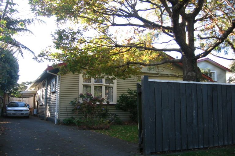 Photo of property in 43 Totara Crescent, Woburn, Lower Hutt, 5010