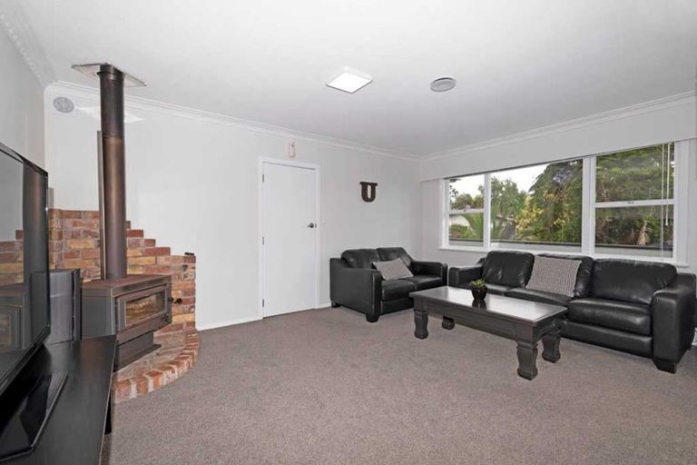 Photo of property in 5b Tirimoana Road, Te Atatu South, Auckland, 0602