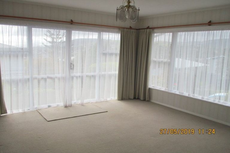 Photo of property in 16 Saint Edmund Crescent, Tawa, Wellington, 5028
