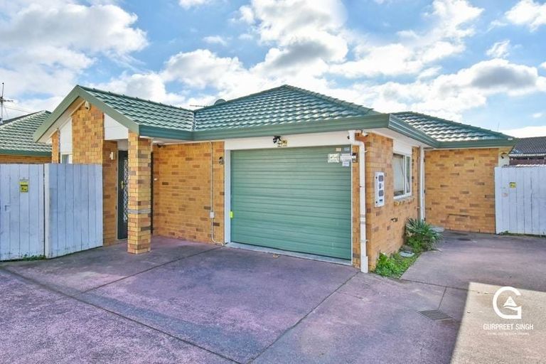 Photo of property in 2/94 Pah Road, Papatoetoe, Auckland, 2025
