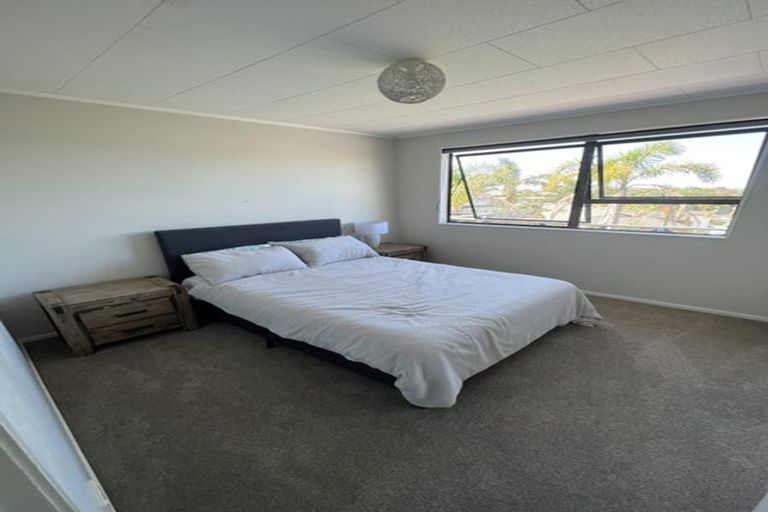 Photo of property in 36 Albatross Road, Red Beach, 0932