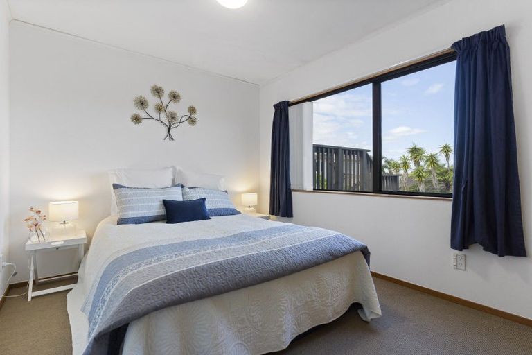 Photo of property in 54 Marina View Drive, West Harbour, Auckland, 0618