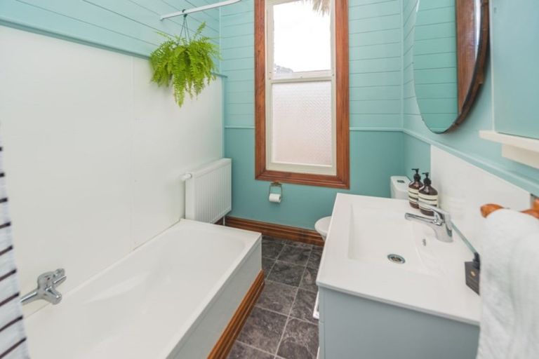 Photo of property in 47 Great North Road, Saint Johns Hill, Whanganui, 4501